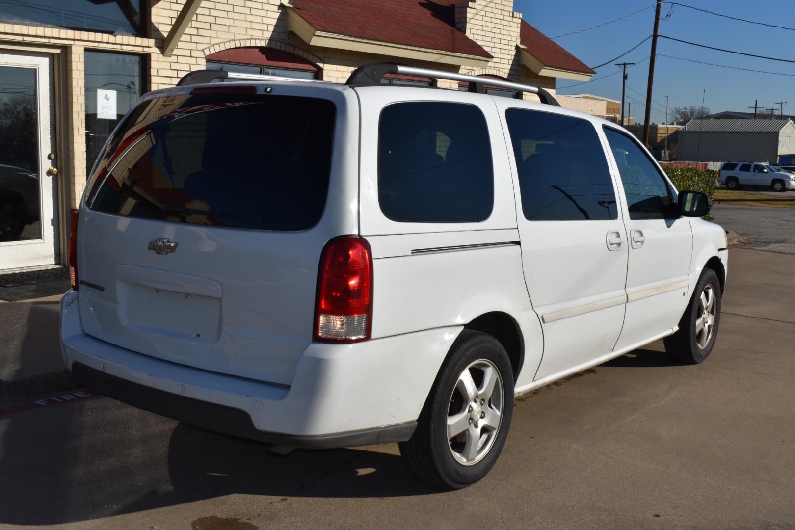 2007 White /Gray Chevrolet Uplander LT Ext. 1LT (1GNDV33157D) with an 3.9L V6 DOHC 24V engine, 4-Speed Automatic Overdrive transmission, located at 5925 E. BELKNAP ST., HALTOM CITY, TX, 76117, (817) 834-4222, 32.803799, -97.259003 - Deciding to buy a 2007 Chevrolet Uplander LT Ext. 1LT depends on your specific needs and preferences, as well as the condition of the vehicle and your budget. Here are some reasons why you might consider purchasing it: Spacious Interior: The Uplander LT Ext. 1LT is known for its spacious interior, - Photo#4